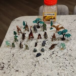 Medium Sz Dinosaur Plastic Animal Dinosaur Set Trees 25 Pieces.
